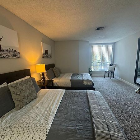 Incredible Two Bedroom Hollywood Apartments Free Parking Los Ángeles Exterior foto