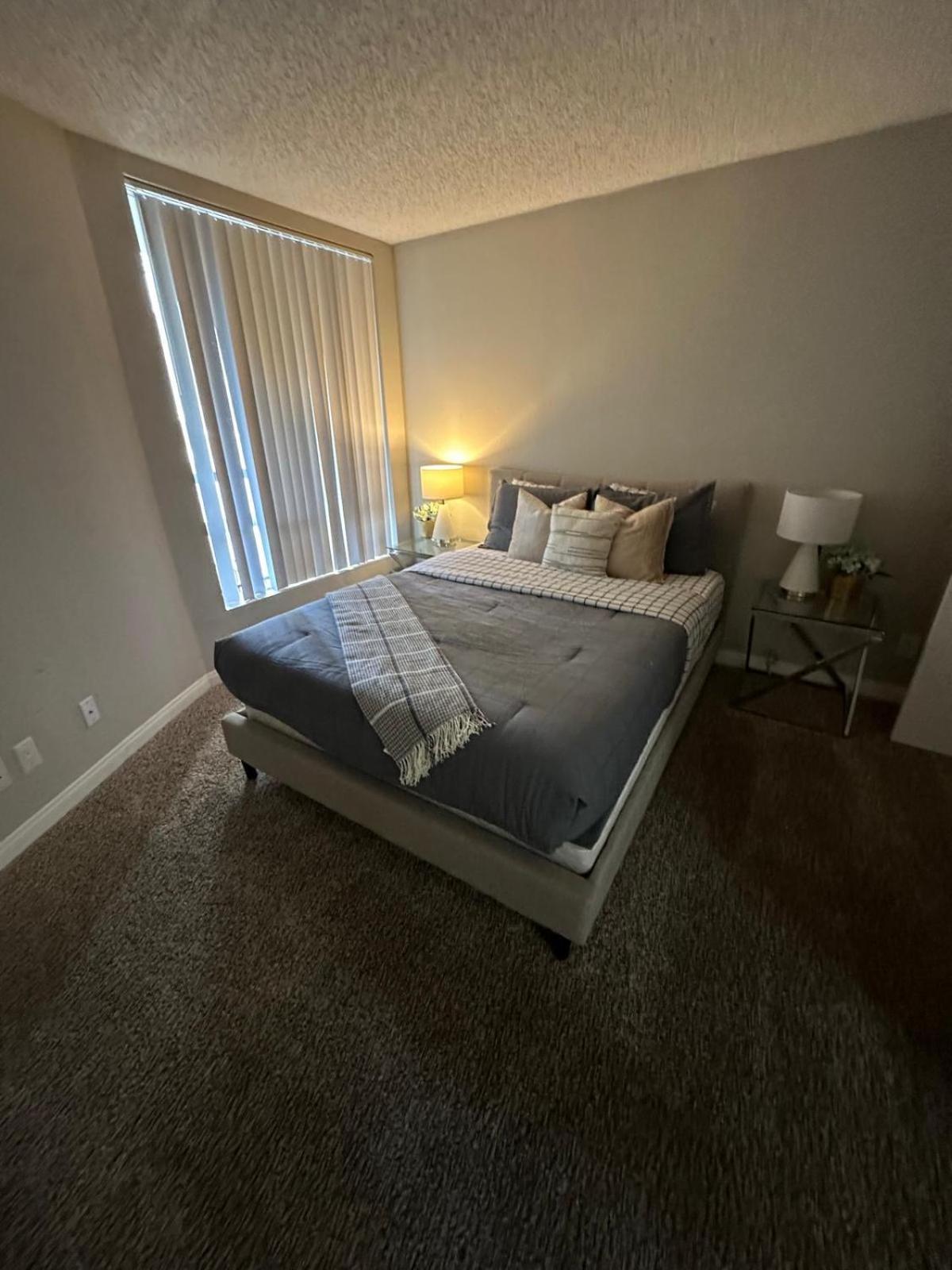 Incredible Two Bedroom Hollywood Apartments Free Parking Los Ángeles Exterior foto