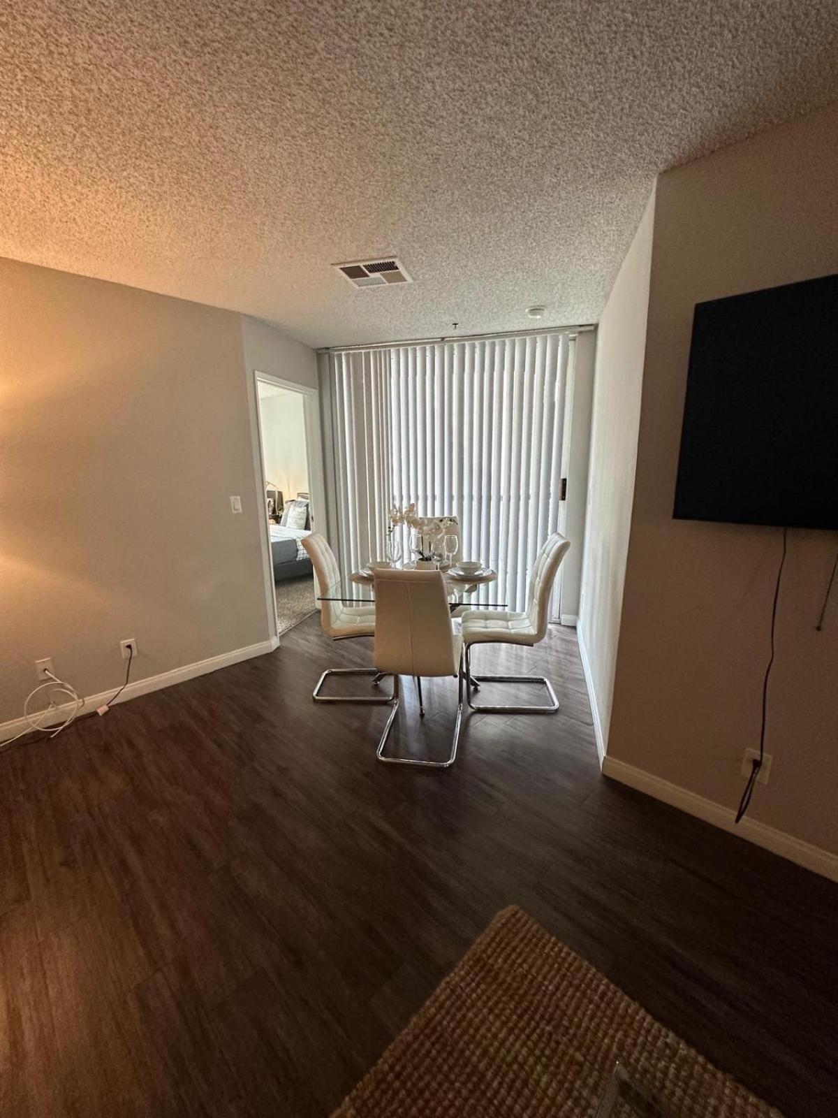 Incredible Two Bedroom Hollywood Apartments Free Parking Los Ángeles Exterior foto