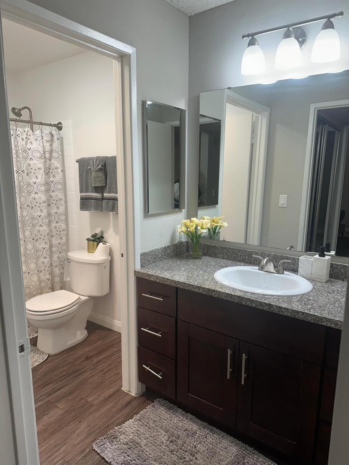 Incredible Two Bedroom Hollywood Apartments Free Parking Los Ángeles Exterior foto