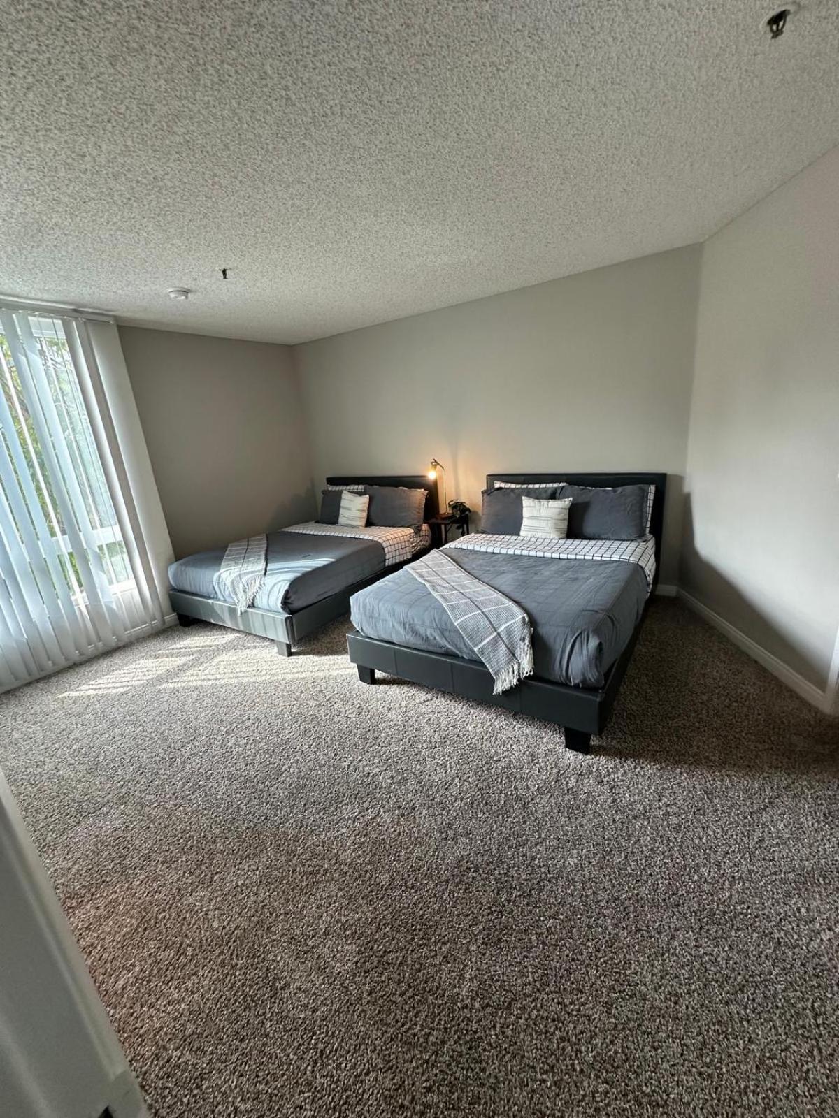 Incredible Two Bedroom Hollywood Apartments Free Parking Los Ángeles Exterior foto