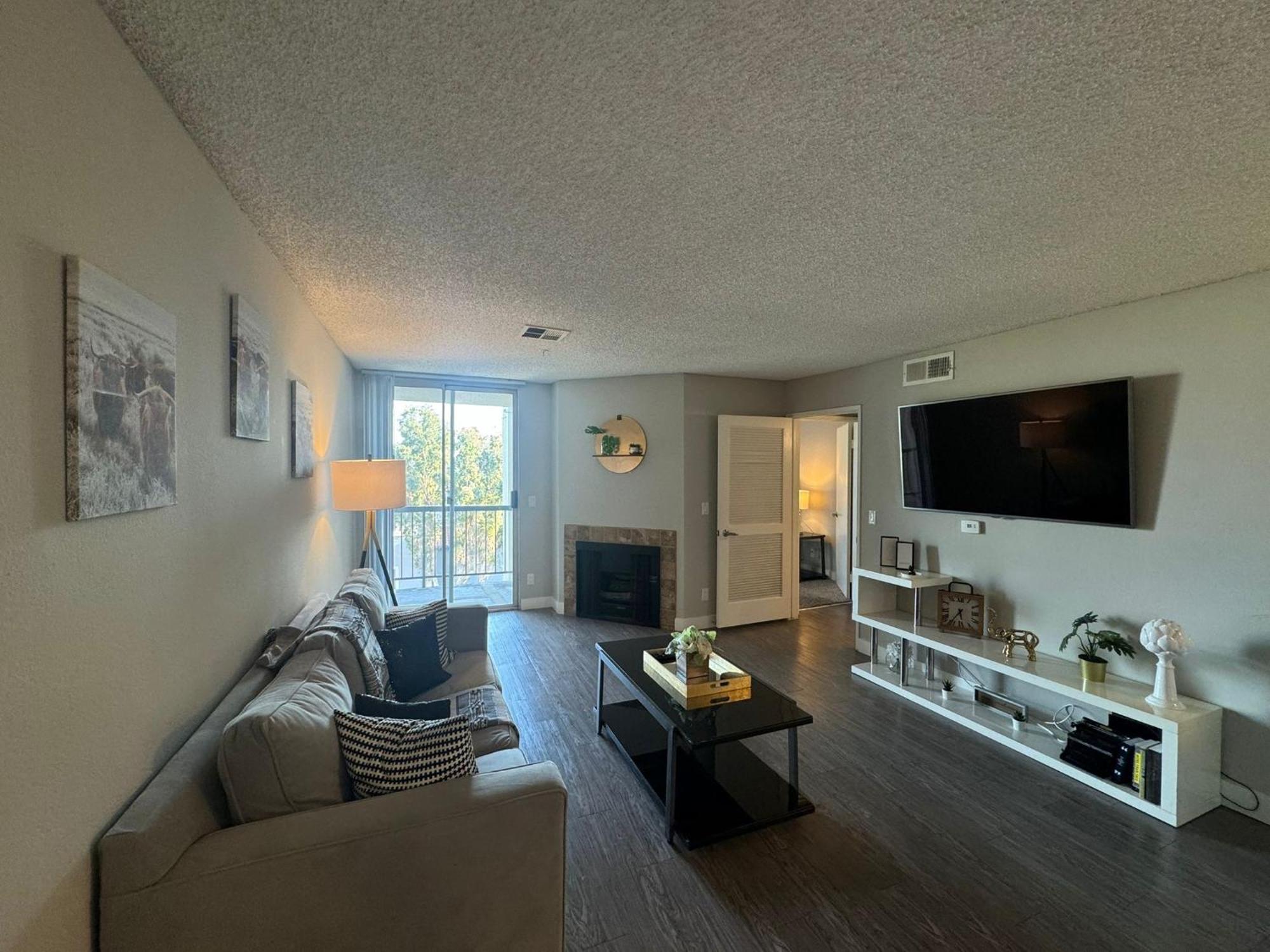 Incredible Two Bedroom Hollywood Apartments Free Parking Los Ángeles Exterior foto