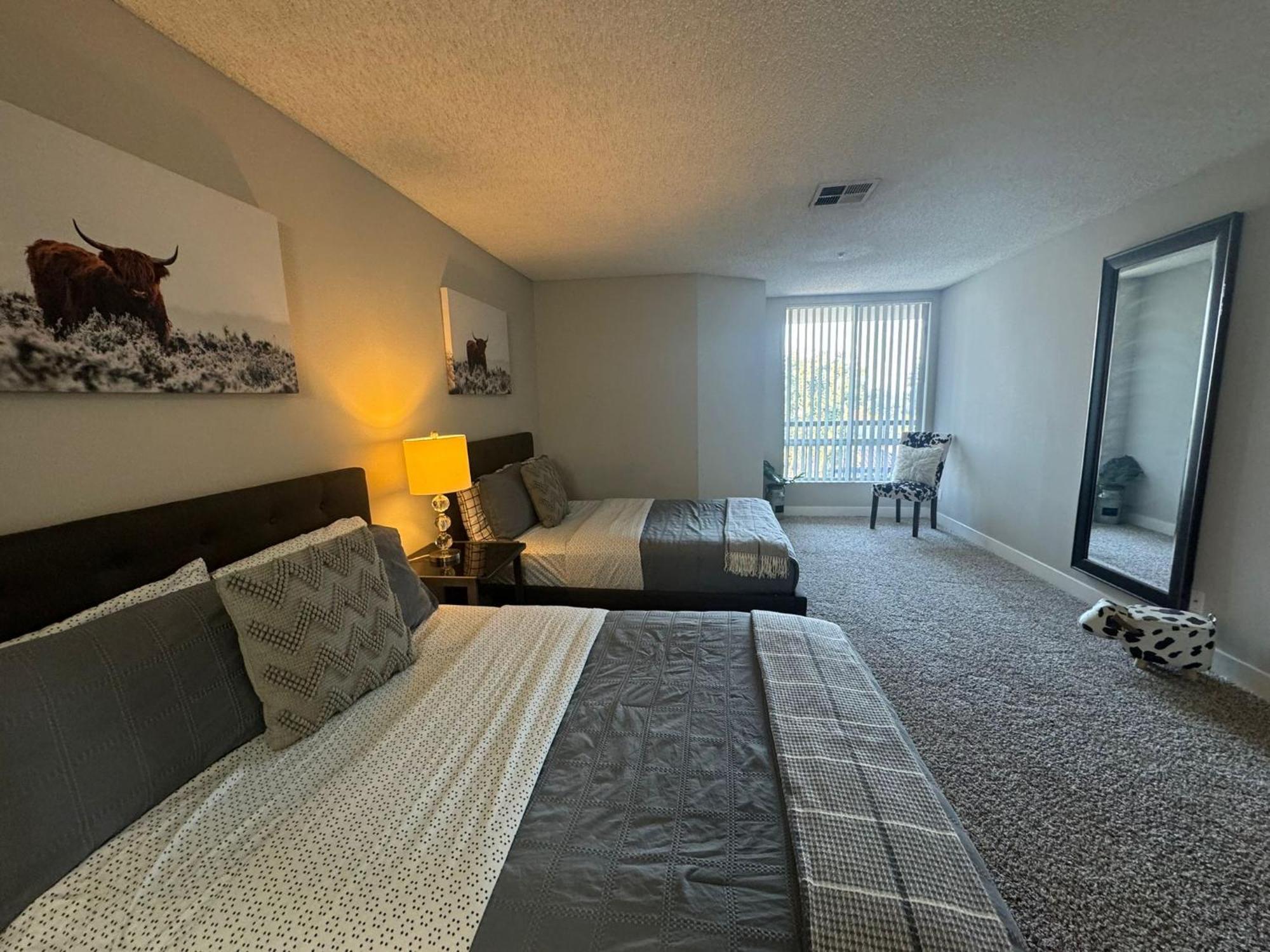 Incredible Two Bedroom Hollywood Apartments Free Parking Los Ángeles Exterior foto