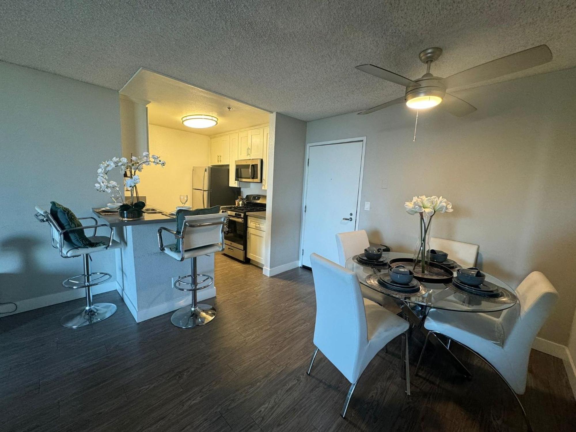 Incredible Two Bedroom Hollywood Apartments Free Parking Los Ángeles Exterior foto