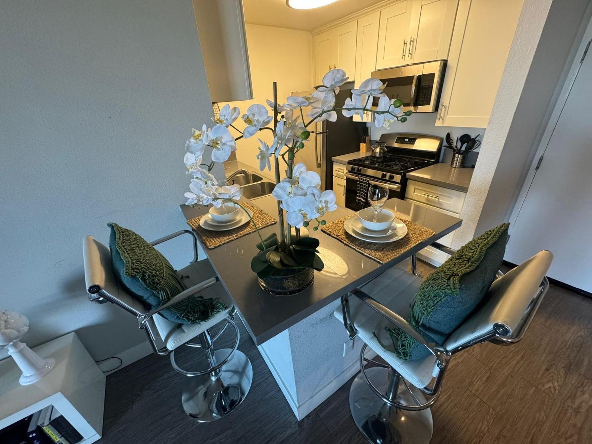 Incredible Two Bedroom Hollywood Apartments Free Parking Los Ángeles Exterior foto