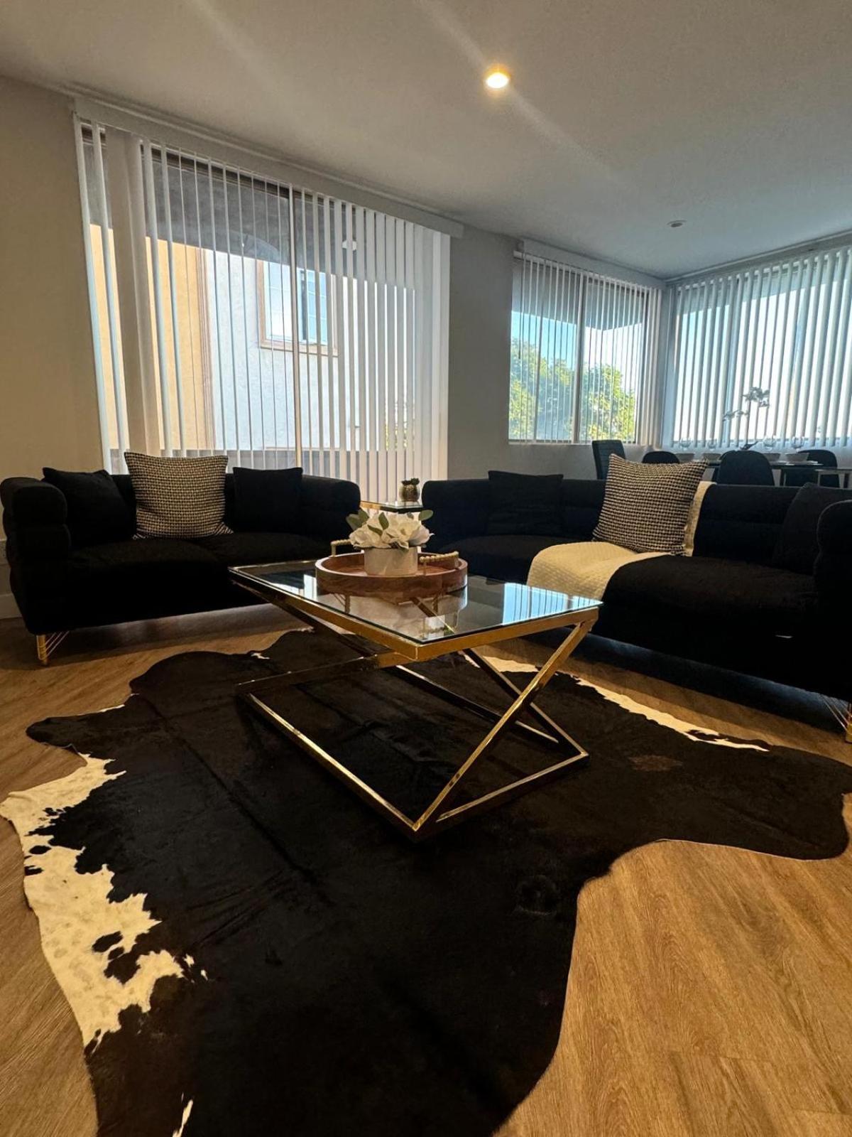 Incredible Two Bedroom Hollywood Apartments Free Parking Los Ángeles Exterior foto