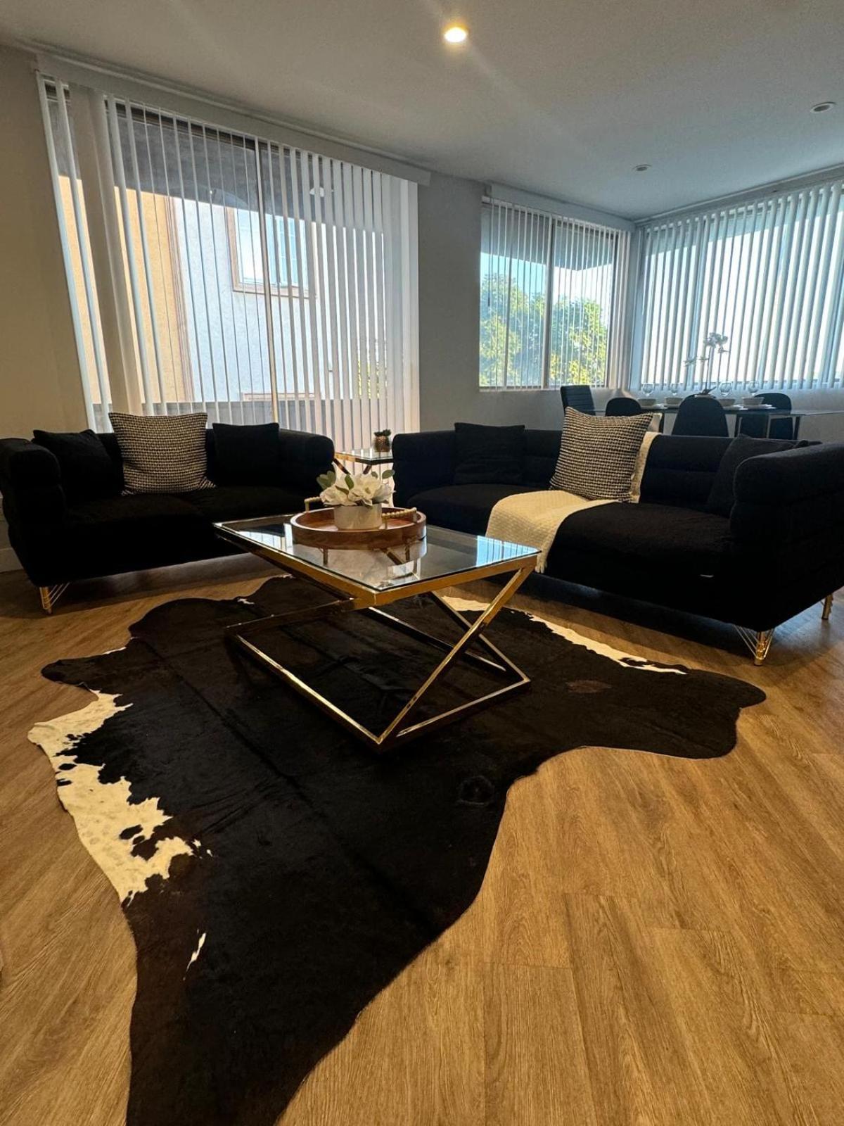 Incredible Two Bedroom Hollywood Apartments Free Parking Los Ángeles Exterior foto